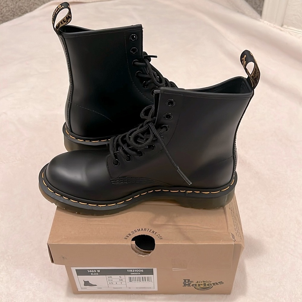 DR. MARTENS AirWair black boots size 7